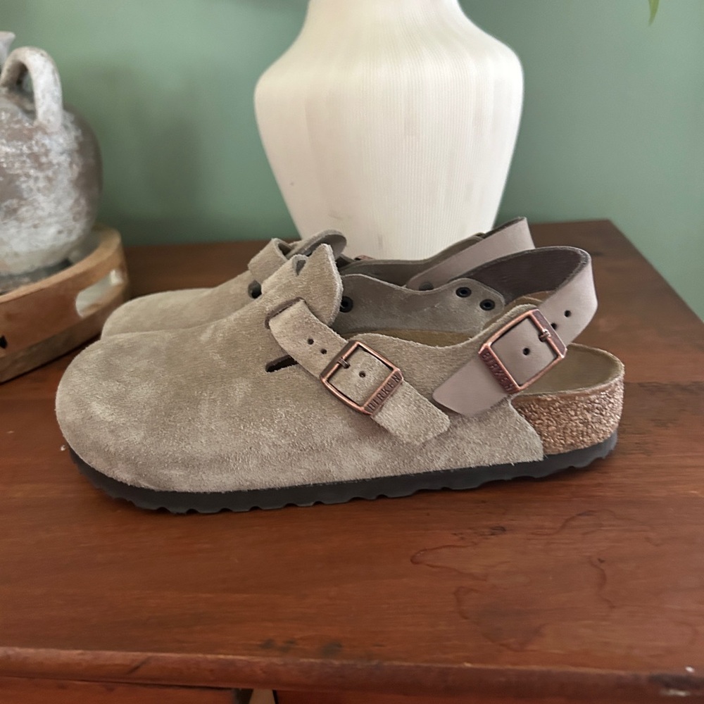 Tokio
Suede Leather - Taupe